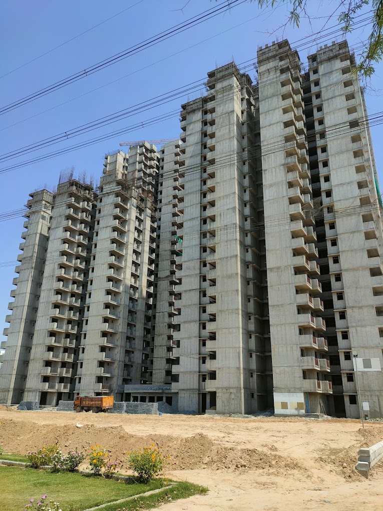 Pareena Om Apartments